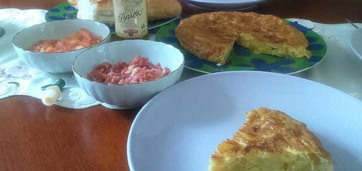 Tortilla Española con Pan Tomaca 西班牙烘蛋佐鲜茄橄榄油法国面包